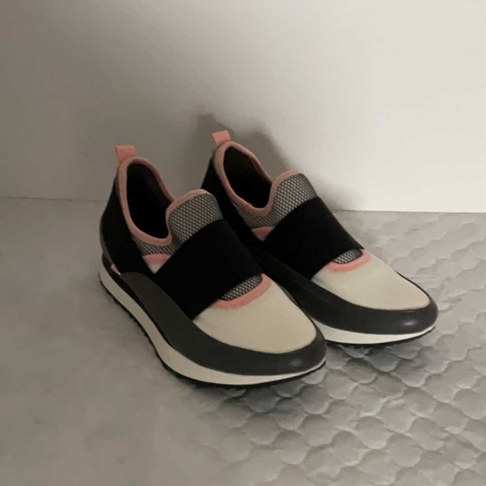 Steve Madden Kyra sneakers in Black and Pink